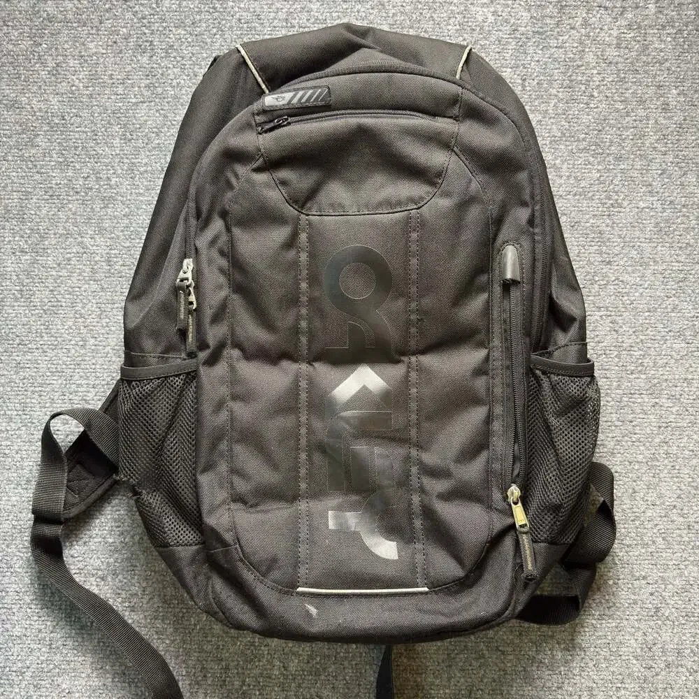 Oakley Enduro 3.0 20L Backpack in Blackout